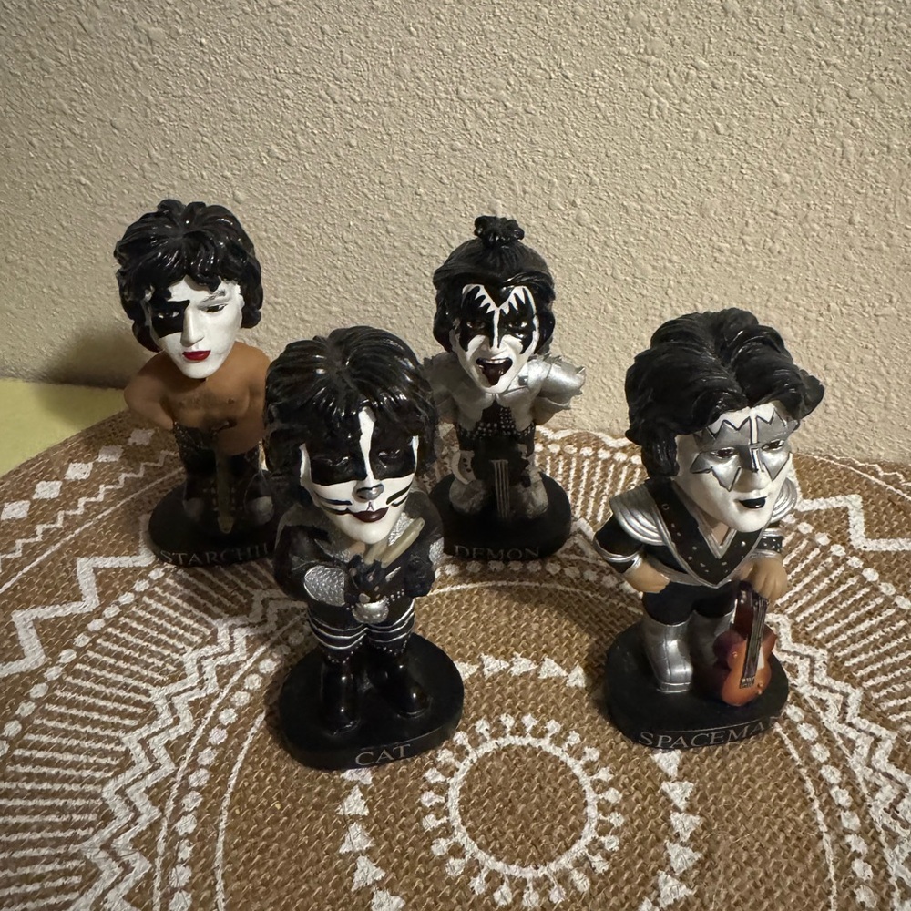 KISS Rock Band Bobble Dobbles set of 4 Figurine Set
